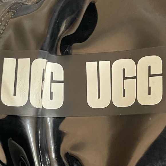 UGG Women's Classic Sherpa lined Brellah Mini Boot 1144059 -
Ladies Size 6 - Picture 9 of 12